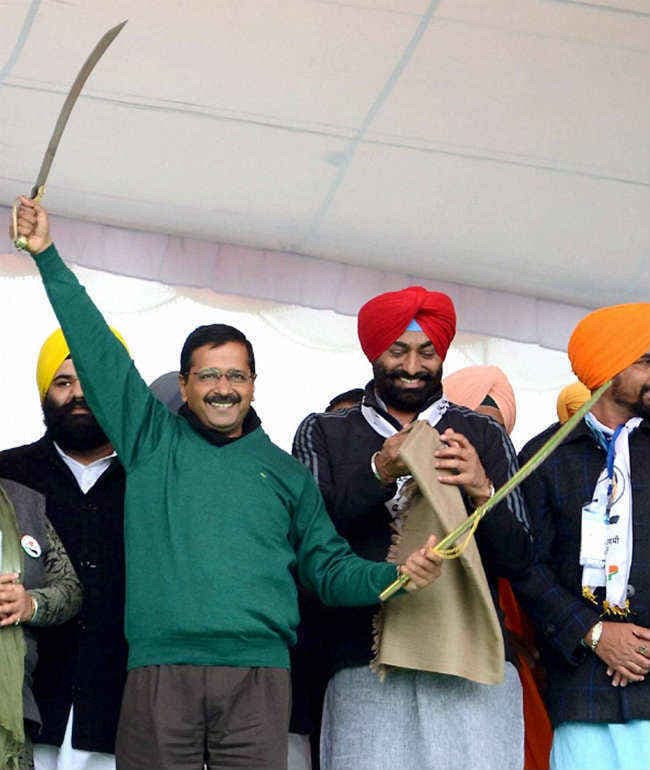 मैं बादलों के ''ताऊजी'' प्रधानमंत्री मोदी से नहीं डरा तो अब क्या डरूंगा : केजरीवाल