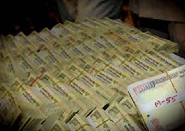 बगहा में स्टेट बैंक के रू 20 लाख लूटे