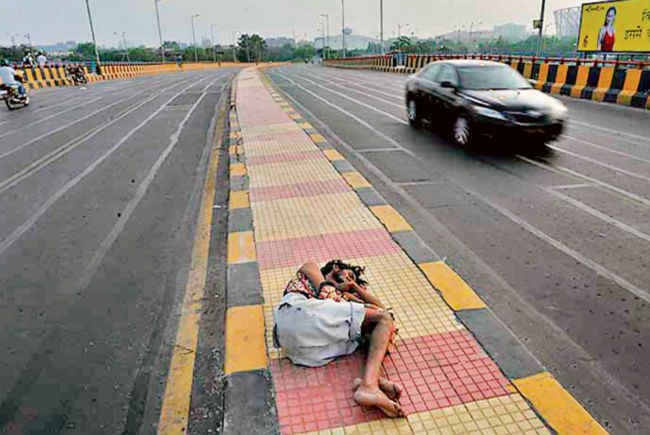 हकीकत और विकास के विरोधाभास