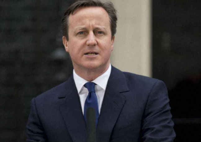 डेविड कैमरुन का फैसला : मुसलिम महिलाओं को ब्रिटेन में रहना है तो अंगरेजी सीखनी होगी