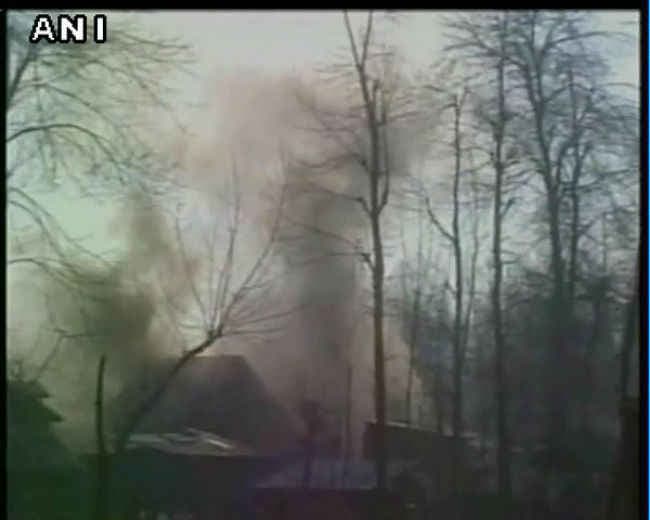 पुलवामा: भारतीय जवानों ने मुठभेड़ में दो आतंकी को किया ढेर