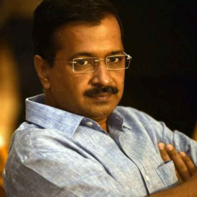दलित छात्र खुदकुशी मामला : हैदराबाद पहुंचे केजरीवाल, प्रदर्शन कर रहे छात्रों से की मुलाकात