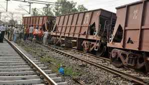 UP : कानपुर में मालगाड़ी दुर्घटनाग्रस्त, आवागमन बाधित
