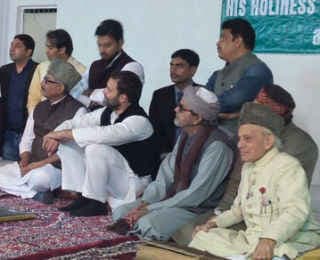 राहुल गांधी पहुंचे हजरत निजामुद्दीन की दरगाह