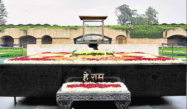 पुण्यतिथि पर विशेष : अहिंसा के पुजारी को सैनिक सम्मान!