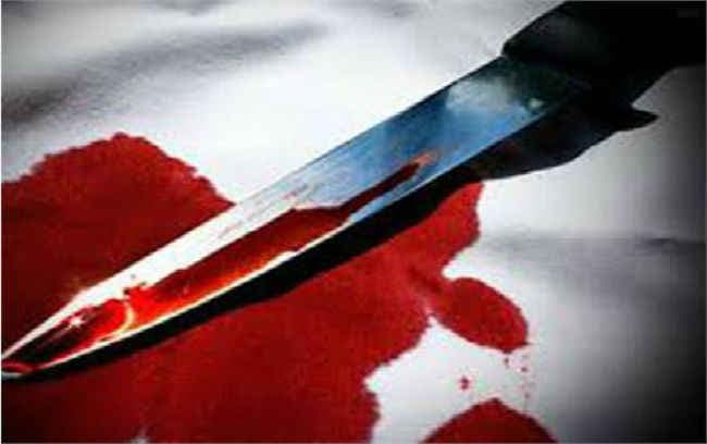 छात्रा से छेड़खानी का विरोध करने पर युवक को चाकू से मारा