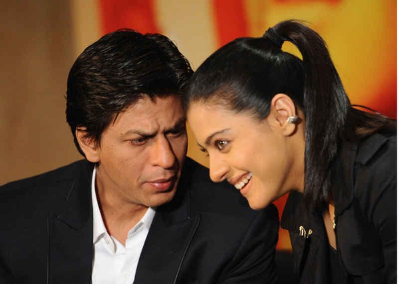 ...जब शाहरुख-काजोल के बीच अचानक हुआ लिप-किस! वीडियो