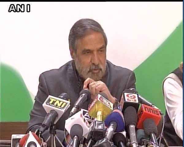 कांग्रेस ने लगाया नरेंद्र मोदी और आनंदी बेन पटेल पर जमीन घोटाले का आरोप