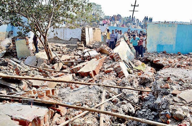 घर में ही हुआ भू-धंसान, सो रहा युवक गोफ में समाया, फिर लोगों ने ऐसे बचायी जान