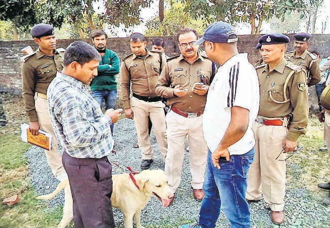 BIHAR : रिटायर्ड इंस्पेक्टर के घर डाका, नकद व जेवरात ले गये अपराधी