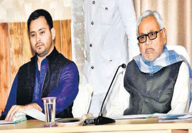 सीएम नीतीश के जनता दरबार में तेजस्वी भी मौजूद