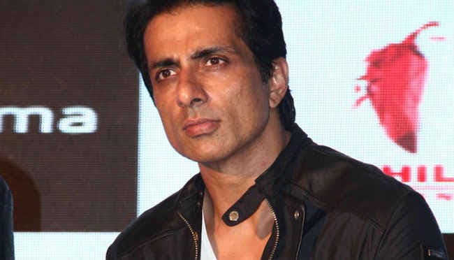 VIDEO : अभिनेता सोनू सूद के पिता का दिल का दौरा पड़ने से निधन