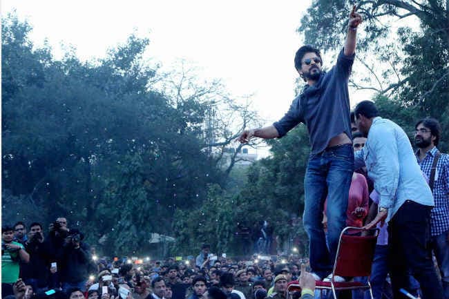 ABVP ने दिल्ली में शाहरुख खान के खिलाफ किया प्रदर्शन