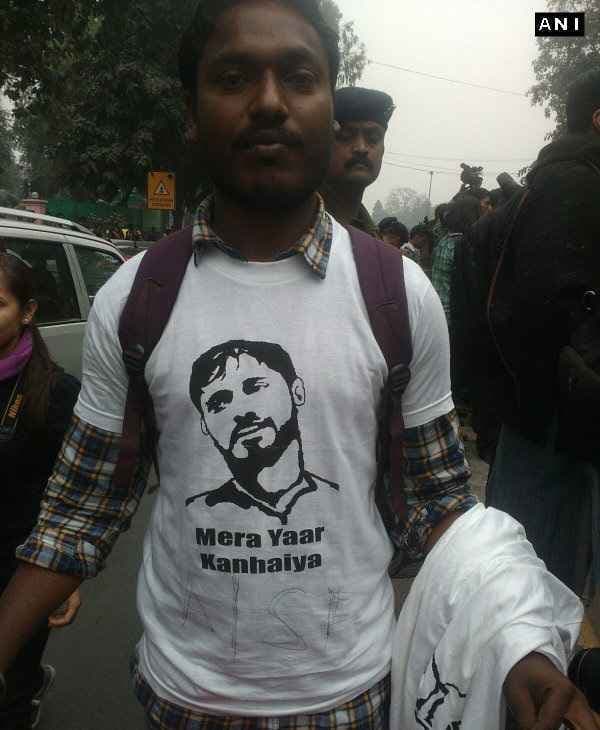 "मेरा यार कन्हैया" स्लोगन की टी-शर्ट 150 रुपये में