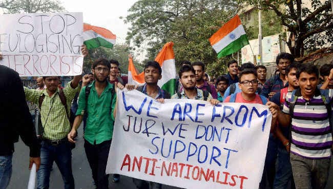 JNU विवाद : तीन युवकों के लिए लुकआउट नोटिस जारी