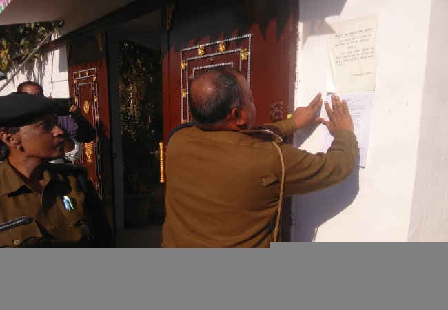 RJD MLA राजबल्लभ की संपत्तियों पर पुलिस ने चस्पा किया नोटिस