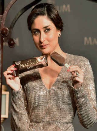 बोलीं करीना,'' मां से छुपाकर खाती थीं आइसक्रीम क्योंकि...''