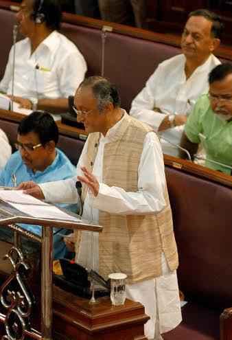 बंगाल : राज्य सरकार ने 57,905 करोड़ रुपये का बजट पेश किया