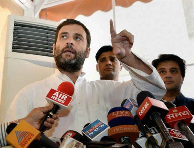 जेएनयू विवाद : राहुल गांधी, केजरीवाल, येचुरी सहित नौ लोगों पर देशद्रोह का केस दर्ज