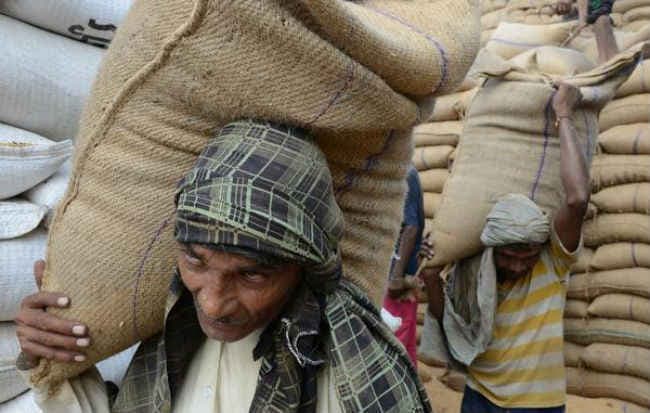 आम आदमी का बजट : पहली बार किसी सरकार ने गांव के किसानों पर पूरा ध्यान दिया है