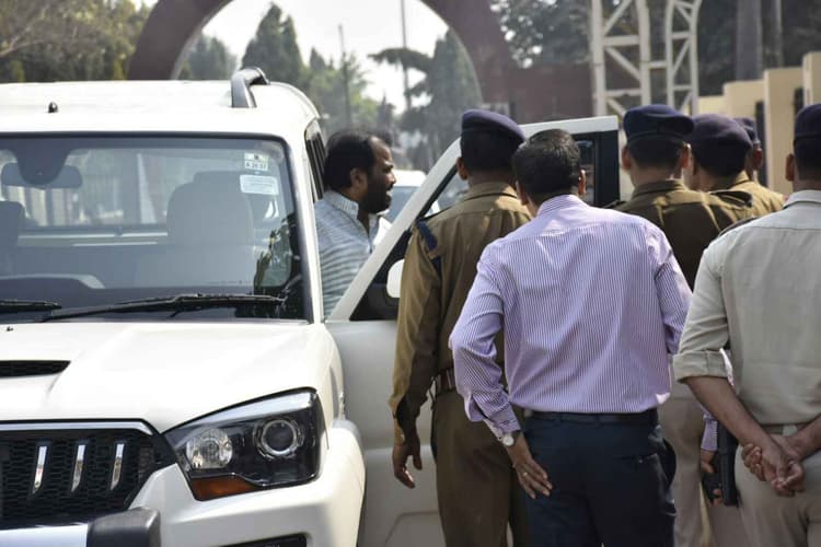 विधानसभा में सुरक्षा जवानों की चेकिंग से भड़के श्याम रजक