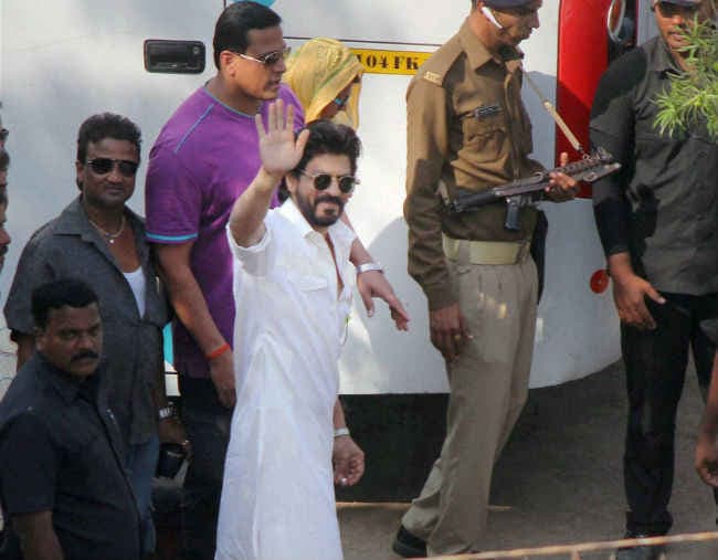 डॉन लतीफ के बेटे ने भेजा शाहरुख समेत 9 लोगों को कानूनी नोटिस