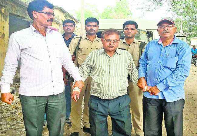 बिहार : प्रखंड शिक्षा अधिकारी रिश्वत लेते रंगे हाथ गिरफ्तार