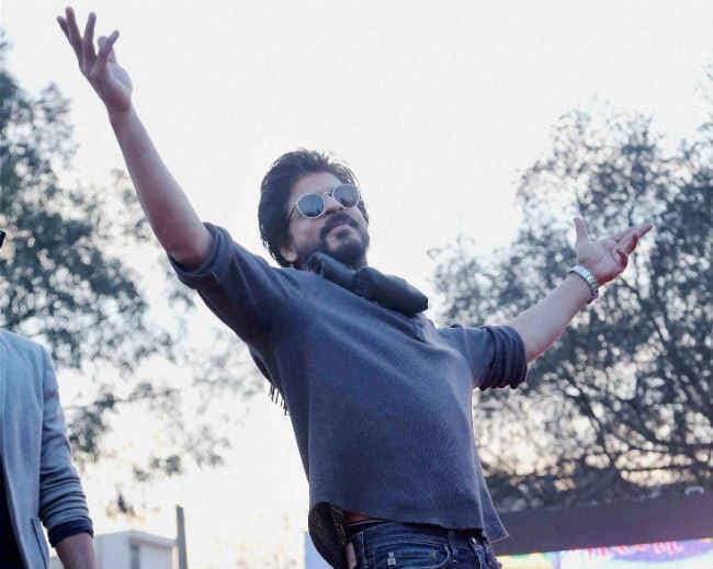 शाहरुख को फिर से निर्देशित करना चाहते हैं करण जौहर