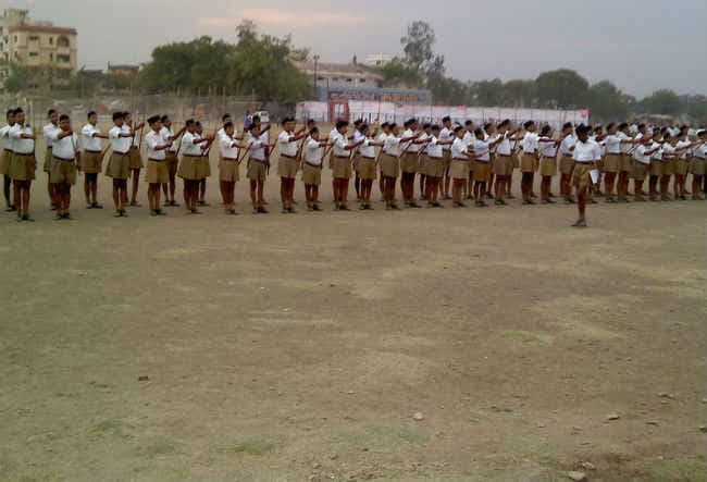 खाकी हाफ पैंट की बजाय पतलून में नजर आएंगे RSS के स्वयंसेवक!