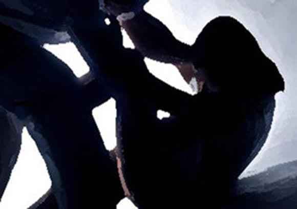 झारखंड में ट्रेन से उतारकर महिला से किया गैंगरेप, तीन गिरफ्तार