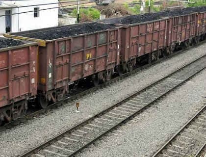 The burnign train : झाझा में मालगाड़ी में लगी आग, हजारों टन कोयला जलकर खाक