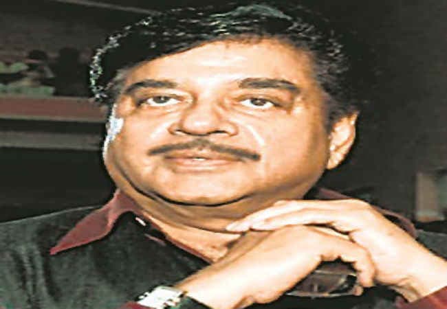 RSS के बदले हुए ड्रेस कोड को लेकर मीडिया में चर्चा पर भड़के शत्रुघ्न सिन्हा