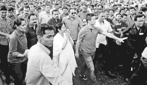 सिलीगुड़ी में ‘दीदी’ ने फूंका चुनावी शंख