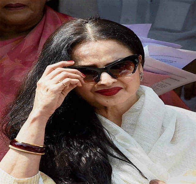 राज्यसभा में दिखीं अभिनेत्री रेखा