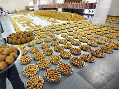 अब होली पर कीजिए ट्रेन में ही मिठाई ऑर्डर