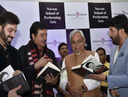 मुख्यमंत्री नीतीश कुमार का शत्रुघ्न सिन्हा को ऑफर, बिहार में बनाइये फिल्म सिटी