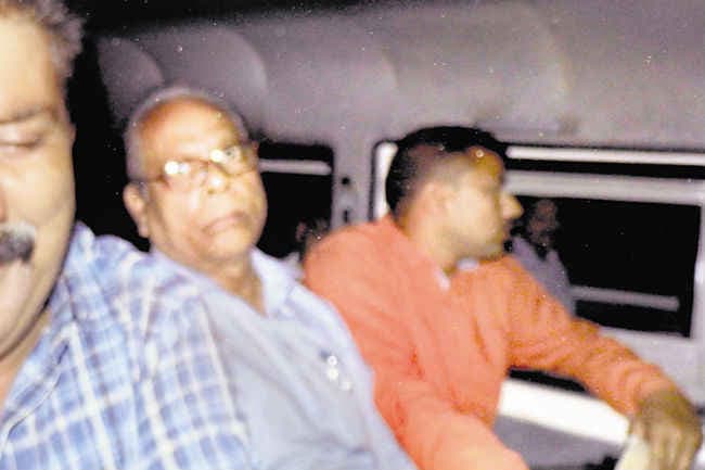 घूस लेते सदर अस्पताल के उपाधीक्षक गिरफ्तार