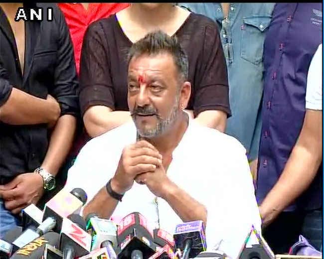 संजय दत्त ने कहा, अभी पूरी तरह आजाद महसूस नहीं कर रहा हूं