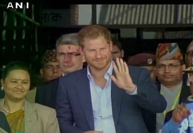 नेपाल के पहले दौरे पर हैं प्रिंस हैरी, गोरखा सैनिकों की तारीफ की