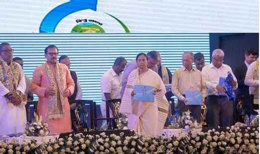 केंद्रीय वाहिनी पर ममता ने किया कटाक्ष, कहा मैं मर नहीं गयी हूं, लड़ाई करती रहूंगी