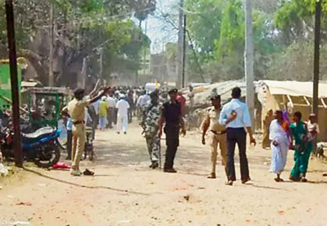 नवादा में नामांकन के दौरान चले ईंट-पत्थर, कई पुलिसकर्मी घायल