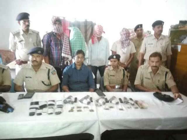 मधुपुर डबल मर्डर और लूट मामले के खुलासा का दावा, 4 गिरफ्तार