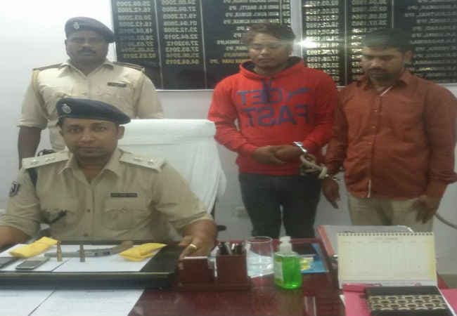 बिहार : सीवान में दो लाख की चरस के साथ 2 गिरफ्तार