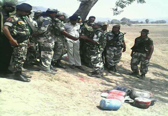 BIHAR : औरंगाबाद में सड़क के अंदर से मिले 6 बम