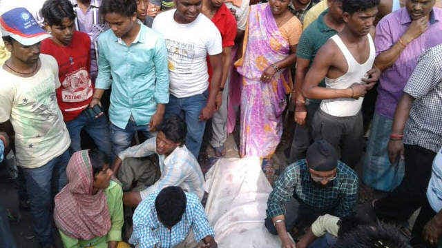 धनबाद : बोलेरो के धक्के से घायल महिला की मौत, सड़क जाम