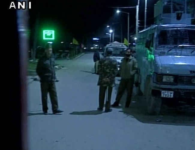 श्रीनगर : NIT परिसर में फिर तनाव, सीआरपीएफ तैनात, लाठीचार्ज