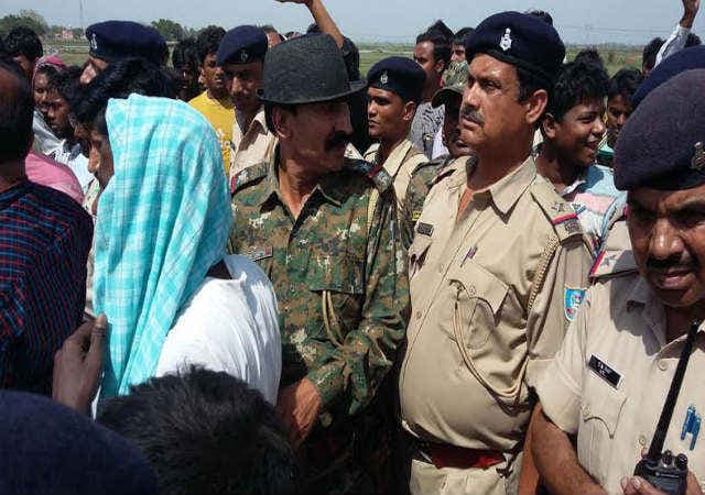 पाकुड़ : सड़क दुर्घटना में एक ही परिवार के हुए चार लोगों की मौत से भड़के ग्रामीण