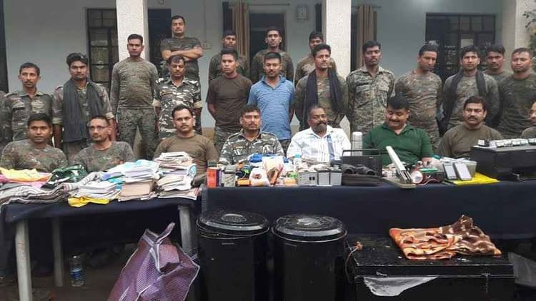 आइइडी विस्फोट में दो जवान घायल