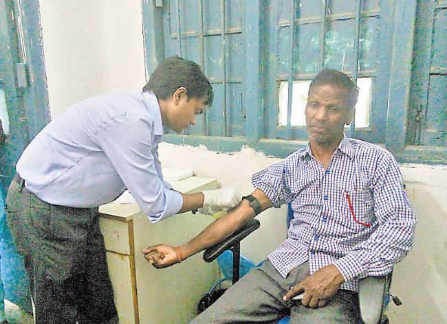 कोडरमा : नशे में पढ़ा रहे थे प्रधानाध्यापक, हुई जांच