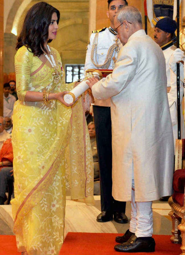 रजनीकांत-प्रियंका-सानिया सहित कई हस्तियां पद्म पुरस्कार से सम्मानित